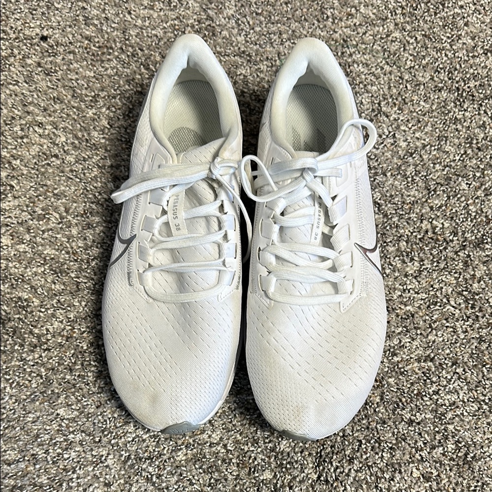 White Nike Air Zoom Pegasus 38